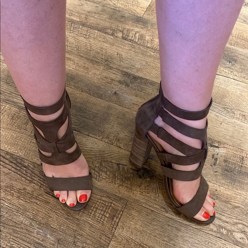Steve Madden Cruizz Chocolate Strappy Heels Sandals 8